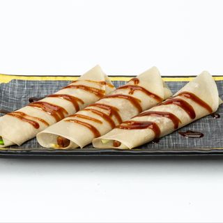 18. Pekín Duck Roll (3 rollos.)