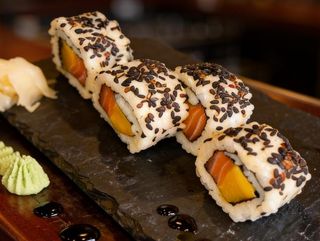 Salmón Crunchy Roll