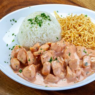 Plato de Strogonoff de pollo