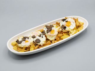 Huevos Rotos Con Queso Parmesano Y Trufa