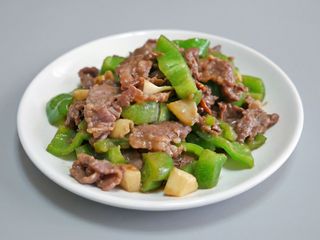 Ternera Con Pimientos Verdes