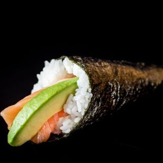 Temaki salmon y aguacate (2 Uds.)