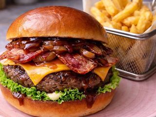 Hamburguesa Smokey Cheese y Bacon