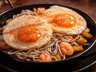Huevos Rotos Gula y Langostino