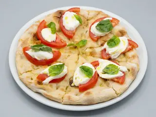 Focaccia Caprese de Bufala 32cm.