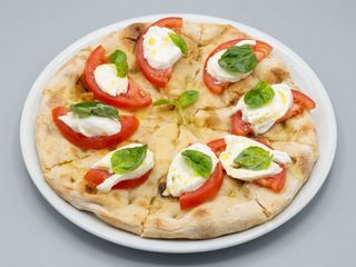Focaccia Caprese de Bufala 32cm.