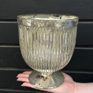Jarrón Copa Plateada Estriada 16x19 cm
