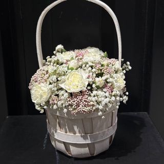 Cesta con flores Blancas y rosadas - Wedding Charm