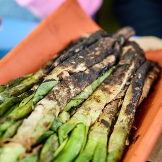 PACK 3 · CALÇOTS (30 und) + 2 BUTIFARRAS