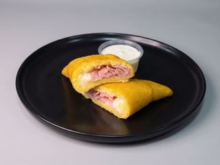 Empanada de Jamón y Queso