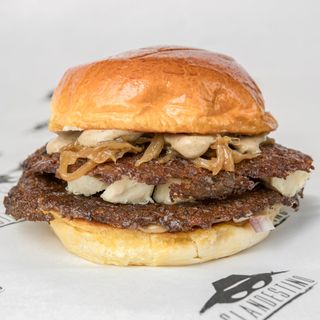 Burger Trufa Smash dos carnes 90g cada una C/ Patatas Fritas Grandes
