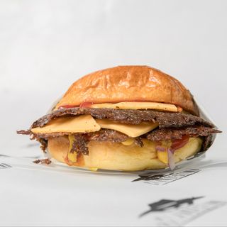 Doble Smash Cheeseburger C/ Patatas Fritas Grandes 