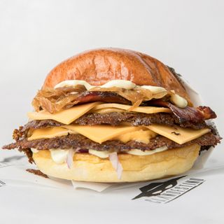 Clandestina Smash Burger C/Patatas Fritas Grandes