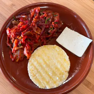 Arepa con Carne Encebollada