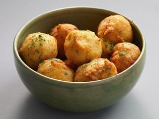35. Buñuelo de bacalao