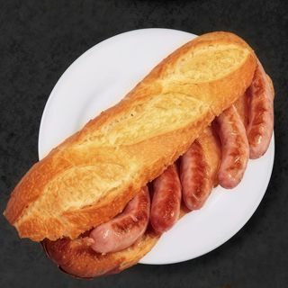 109. Bocadillo salchichas del país