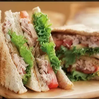 149. Sandwich atún