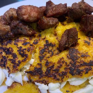 Cachapa con cochino frito