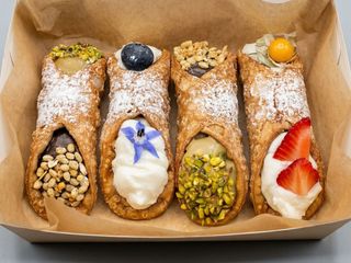 Caja de cannoli variados 