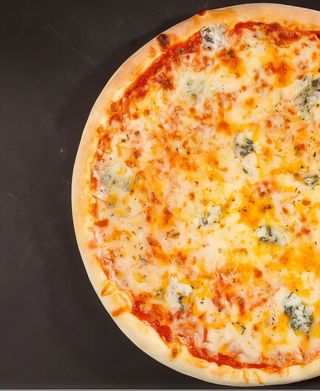 Pizze De 4 Formatges (30 Cm.)