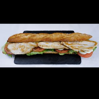 Bocadillo De Pechuga Con Vegetales Variados