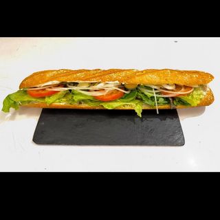 Bocadillo De Bacon Con Vegetales Variados