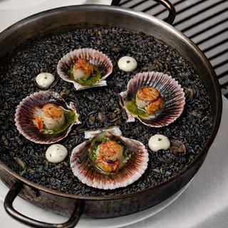 Arroz Negro con Vieiras (Para 2 Personas)