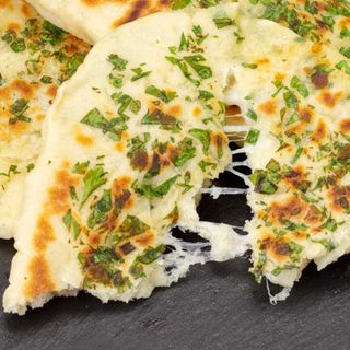 Naan queso y ajo