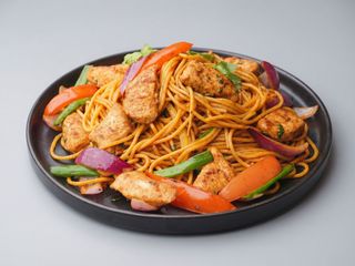 Tallarín Saltado De Pollo