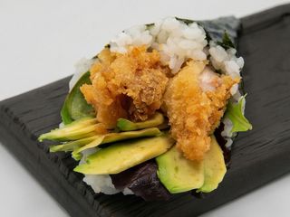 Temaki De Pollo Y Aguacate