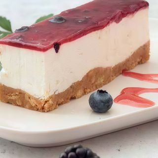 TARTA DE GALLETA Y FRUTOS DEL BOSQUE