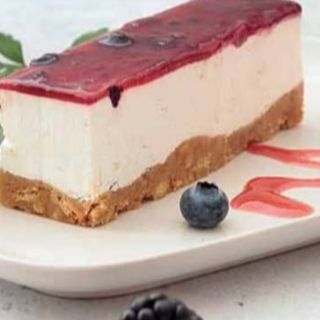 TARTA DE GALLETA Y FRUTOS DEL BOSQUE