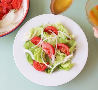 Ensalada De Lechuga Con Tomate Y Cebolla