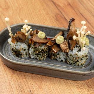 Uramaki Yasai Kinoko (4 Pzs.)