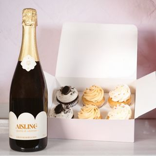 The Gold Celebration Pairing 6 Cupcakes + Aisling Brut
