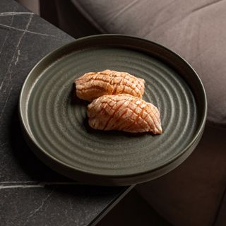 Nigiri salmon