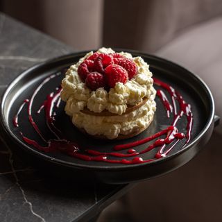 Tartlet with raspberry and vanilla