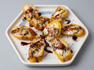68A. Maki Roll Tempura Salmón (8 Pzs.)