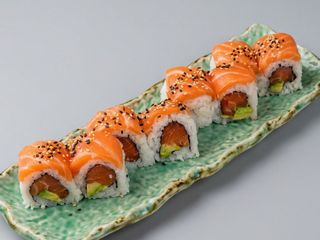 75. Maki Roll Uramaki De Salmón (8 Pzs.)