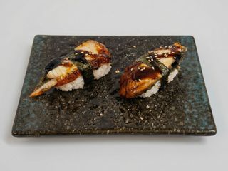 7. Nigiri de anguila
