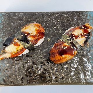 7. Nigiri de anguila