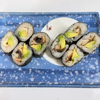 38. Maki de anguila y aguacate
