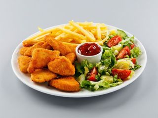 plato nuggets de pollo 6 uds)