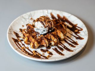 Gofre con sirope lotus