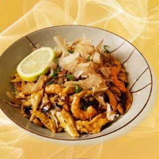yakisoba pollo y gambas 