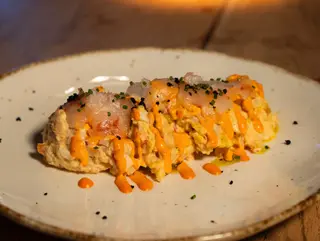 Ensaladilla rusa con carpaccio de gamón