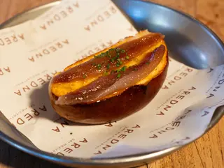 Anchoas sobre brioche