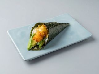 Temaki Langostino rebozado con Salsa Miel y Mostaza ( 1 Ud. )