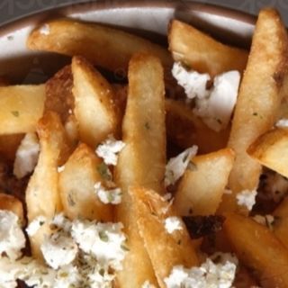 Patatas Caseras con queso Feta