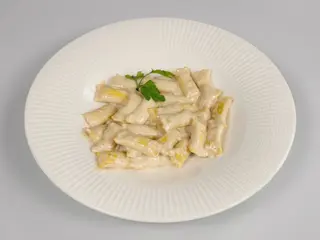 Macarrones Rellenos De Rulo De Cabra Con Beicon Y Nueces